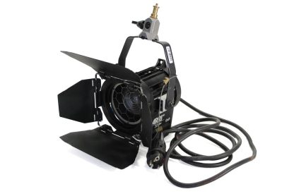Arri 300 Stufenlinsenscheinwerfer, schwarz