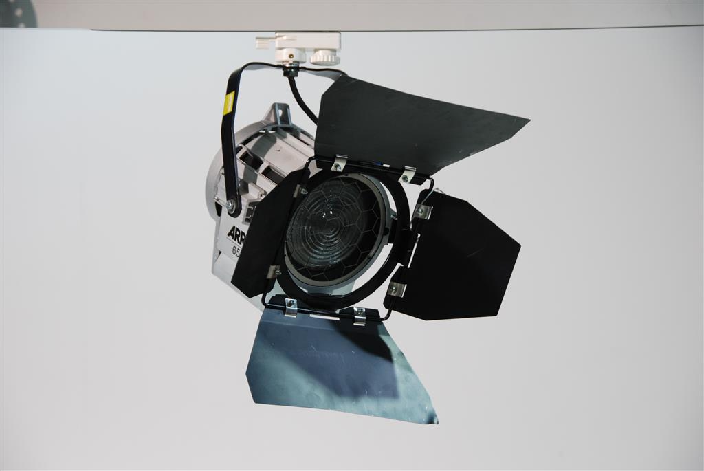 Arri 650 Stufenlinsenscheinwerfer für ERCO 3-Phasen-Stromschiene – Bild 3